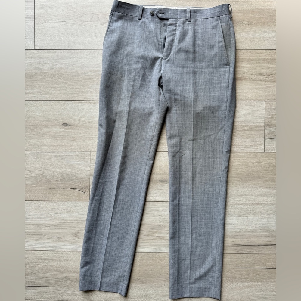 BAR III Men’s Slim Fit Suit Pant. Size 32/34. Gray, Pattern.